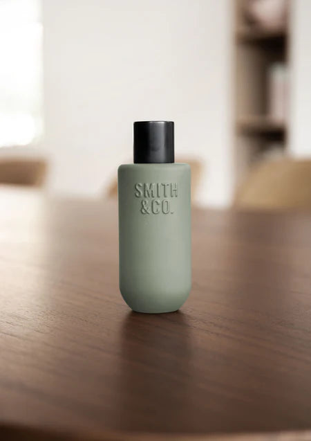 Smith & Co. Room Spray 100ml | Amber & Freesia